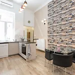 Grand Apartment at New York Café
